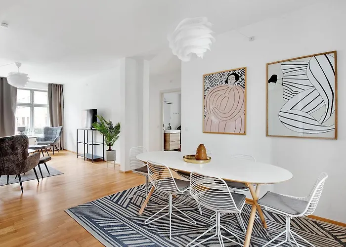 Sanders Constantin - Chic Two-Bedroom Apartment With Balcony