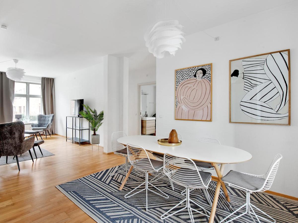 Apartament Sanders Constantin - Chic Two-bedroom With Balcony