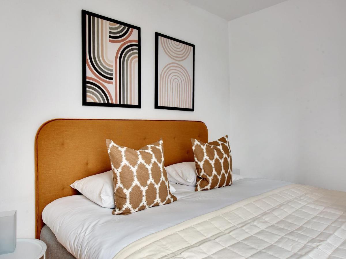 Sanders Constantin - Chic Two-bedroom With Balcony Apartament Kopenhaga